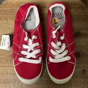 NWT Dune Sports sz 7 red tennis shoe